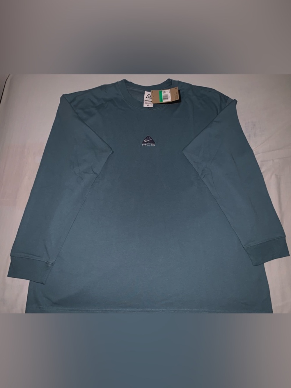 Nike Men’s ACG Lungs Long Sleeve T-shirt Teal Size: XLarge Loose Fit